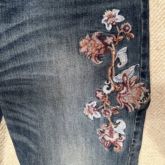 WHBM Floral Embroidered Straight Crop Jeans Size 8 Denim Cropped Raw Edge - Picture 4 of 6